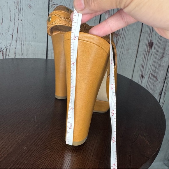 BCBGeneration Cognac Leather Peep toe Sling back 1” Platform 5.25” Heels size 7 - Picture 16 of 16